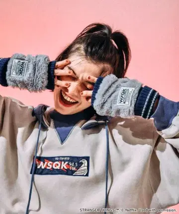 [ STRANGER THINGS ] 콜라보 핸드 워머