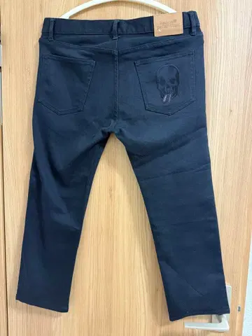 루시앙 펠라 피네 스컬 자수 데님 팬츠