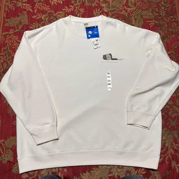 KAWS UNIQLO 콜라보 스웨트 셔츠