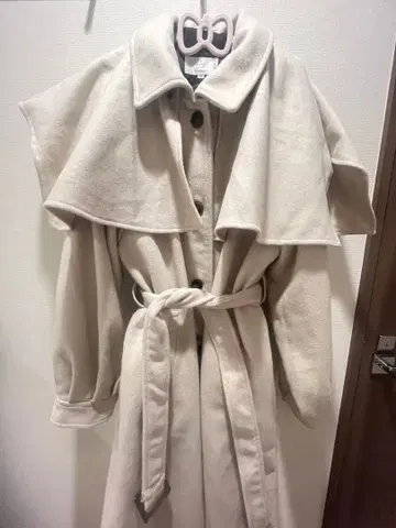 페이지 보이 베이지색 울 혼방 롱 코트