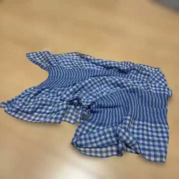 파랑과 화이트 체크 무늬 스톨