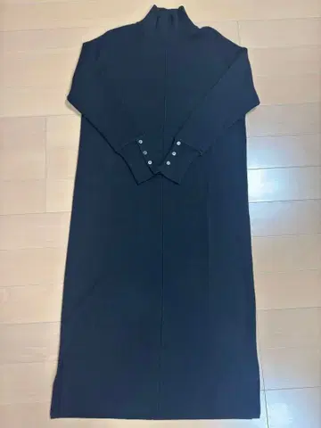 다크 그레이 터틀넥 니트 원피스