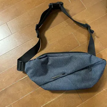 다크 그레이 바디백 슬림 디자인