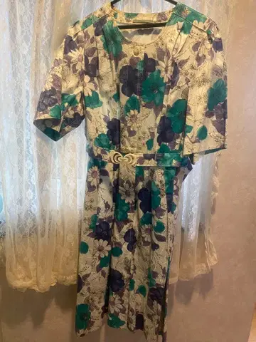 쇼와 레트로 꽃무늬 반팔 무릎 기장 원피스