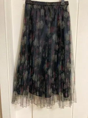 새상품 엠즈 그레이시 샤샤 스커트