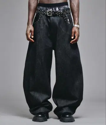 언더 행 스터드 디자인 리지드 커브 데님