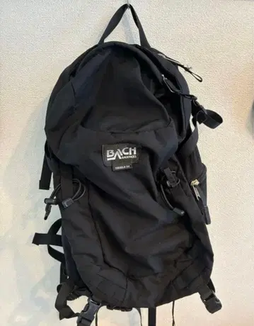BACH 블랙 백팩 shield22