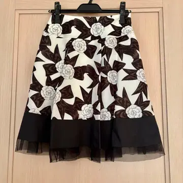 M'S GRACY 장미 리본 무늬 스커트 화이트 x 블랙