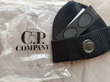 C.P. 컴퍼니 블랙 니트 모자