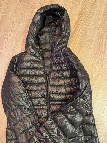 블랙 후드 부착 다운 자켓