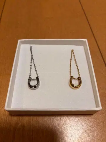 말편자 모양 목걸이 2개 세트