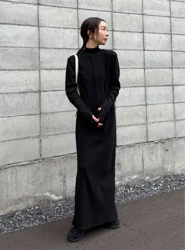 핑거 슬리브 프티 하이 립 원피스 [ by SON ]