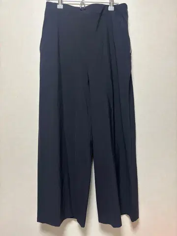 투모로우랜드 맥피 네이비 와이드 팬츠