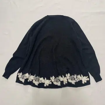 BEARDSLEY 밑단 자수 울 니트