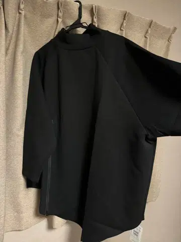 블랙 오버 사이즈 맨투맨 상의