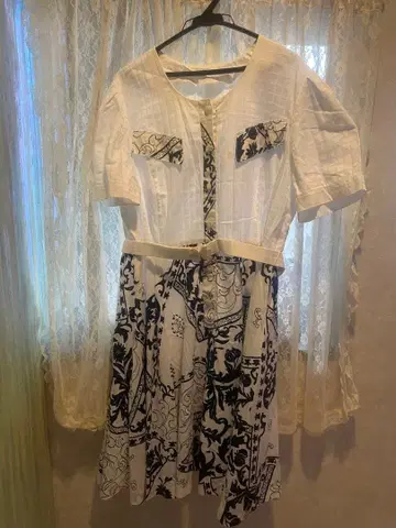 쇼와 레트로 화이트 블랙 패턴 반팔 무릎 기장 원피스