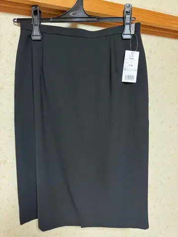 [ 미사용 새상품 ] 블랙 타이트 스커트 11호