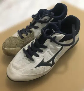 미즈노 라이트 레보바디 23.5cm 금장 스파이크 투수 커버 포함