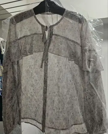 STRAWBERRY FIELDS 블라우스