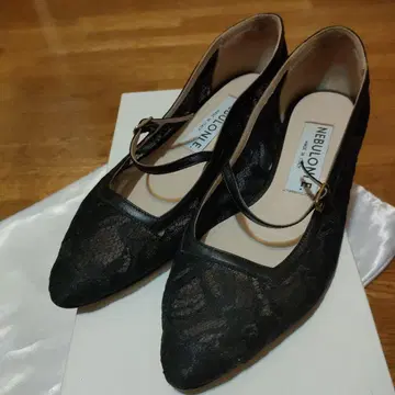 NEBULONI E 네브로니 플라워 레이스 플랫 펌프스