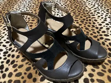 미사용품 키다리 아저씨 통굽 샌들 24cm 블랙 브라운