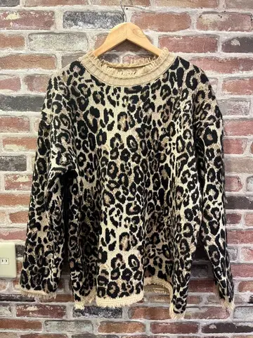 미사용 새상품 리렉시 레오파드 니트 풀오버