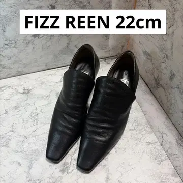 FIZZ REEN 블랙 가죽 V컷 펌프스