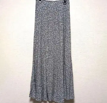 플레어 스커트 그레이 계열 잎 패턴