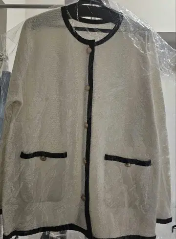 STRAWBERRY FIELDS 화이트 가디건