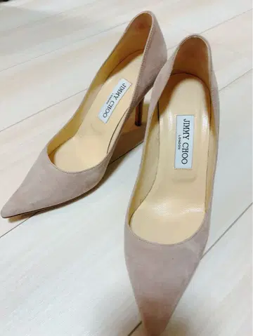 지미추 베이지 스웨이드 펌프스 37.5