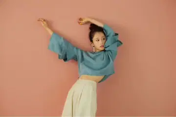 마에다 아츠코 콜라보 MURUA 프릴 니트