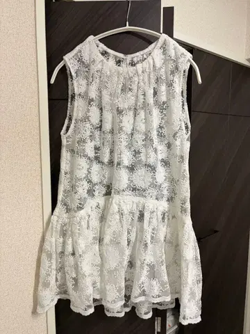 플라워 레이스 페플럼 블라우스 화이트