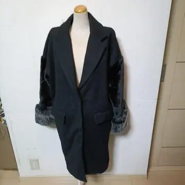 ENVYM 퍼 볼륨 소매 테일러 롱 코트