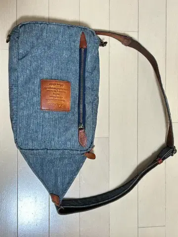 [ Dakota 다코타 ] 데님풍 바디백 숄더백