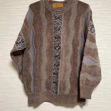 브라운 계열 니트 스웨터