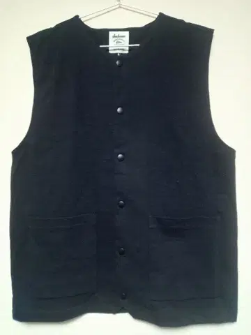 INVEALLAN 데님얀 니트 베스트 블랙 스코틀랜드제