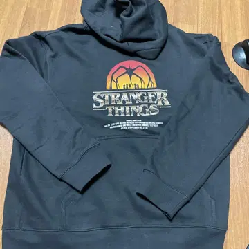 새상품 H&M 스트레인저 싱스 후드티 블랙