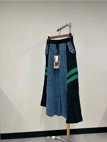 택 포함 미사용 새상품 데님 플레어 스커트 블랙 그린