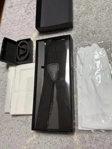 화이트 장갑과 블랙 서스펜더 세트 포멀 세트 결혼식