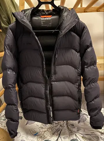 마무트 엑세론 다운 네이비