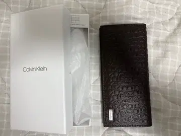 Calvin Klein 캘빈클라인 장지갑 엠보 가죽 박스 포함