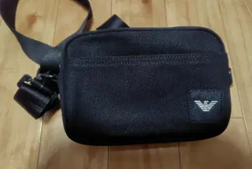 엠포리오 아르마니 미니 숄더백 블랙