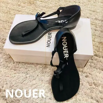 NOUER 블랙 플랫 샌들
