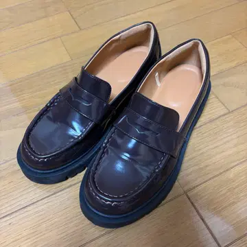 UNIQLO:C 유니클로 컴필터치 로퍼 브라운 25cm