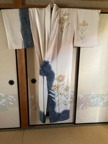 기모노 [ 중고 ] 화이트 꽃무늬