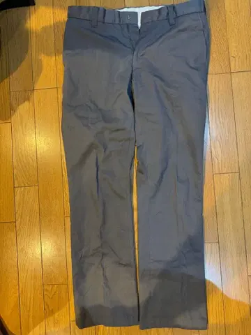 The Guilty Parties 그레이 치노 팬츠