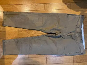 베이지 치노 팬츠 얼룩 있음