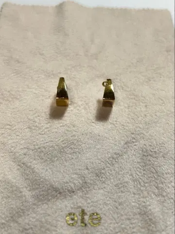 ete 트라피조라이트 귀걸이 sv925 골드 컬러