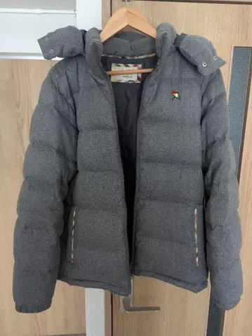 그레이 후드 부착 다운 자켓