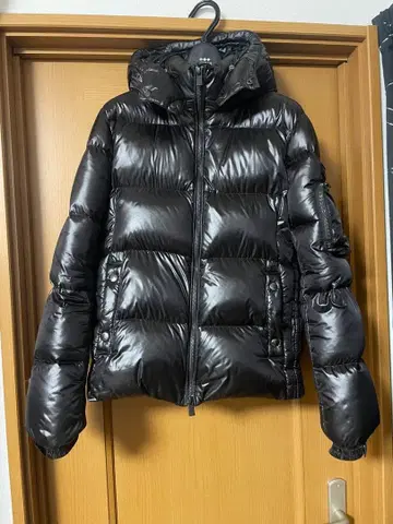 TATRAS 블랙 다운 자켓 후드 부착